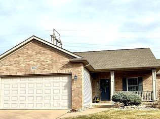 2744 Julie Lane Ct, Davenport, IA 52807