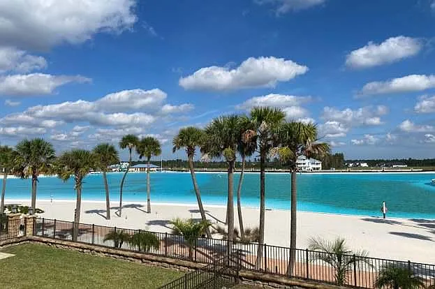 3 bed, 2.5 bath, 2741 sqft, $5,400 — Photo 3