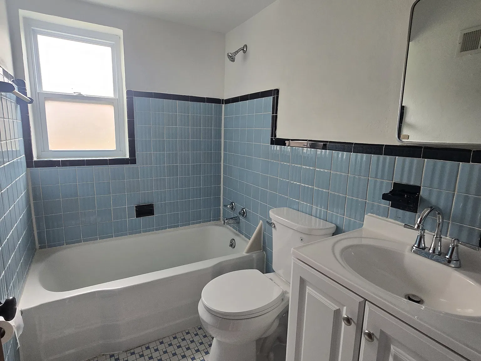 2 bed, 1100 sqft, $1,195 — Photo 3