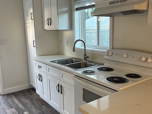 4th image of 6290 California Ave #B