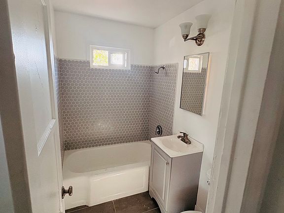 5th image of 5402-08 Churchward St #5406