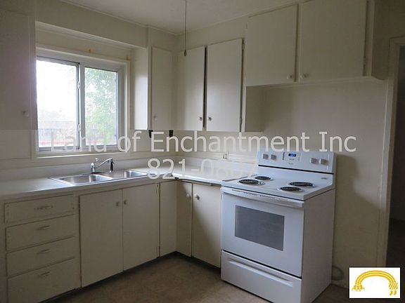 5th image of 5320 Euclid Ave NE