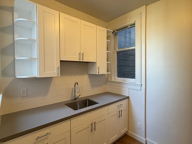 1429 Leavenworth St #104 — Photo 13
