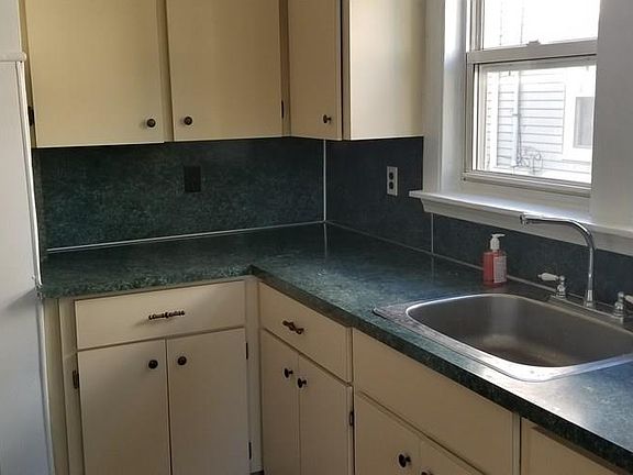 3rd image of 82 Lawn Ave