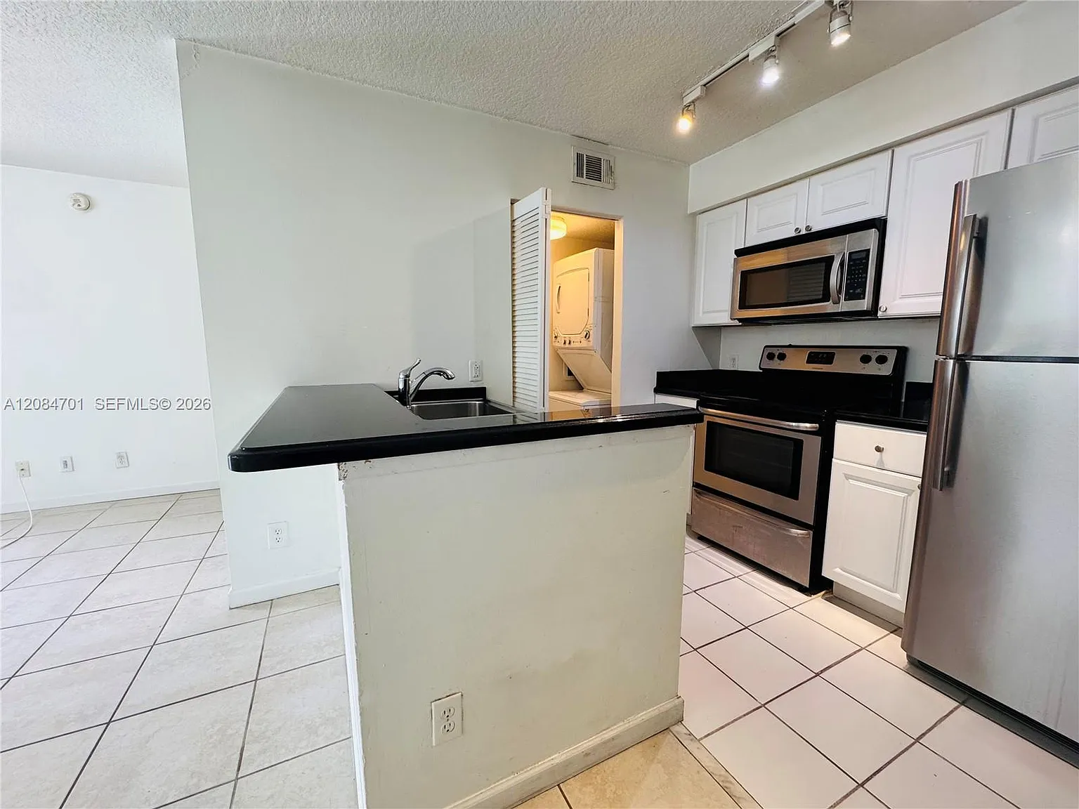 Hollywood Parc Condo — Photo 2