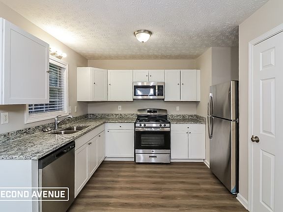 4th image of 400 N Hickory Ln