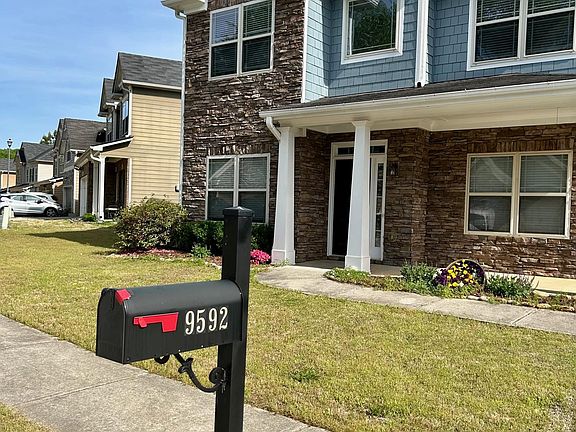 3rd image of 9592 Rushmore Cir