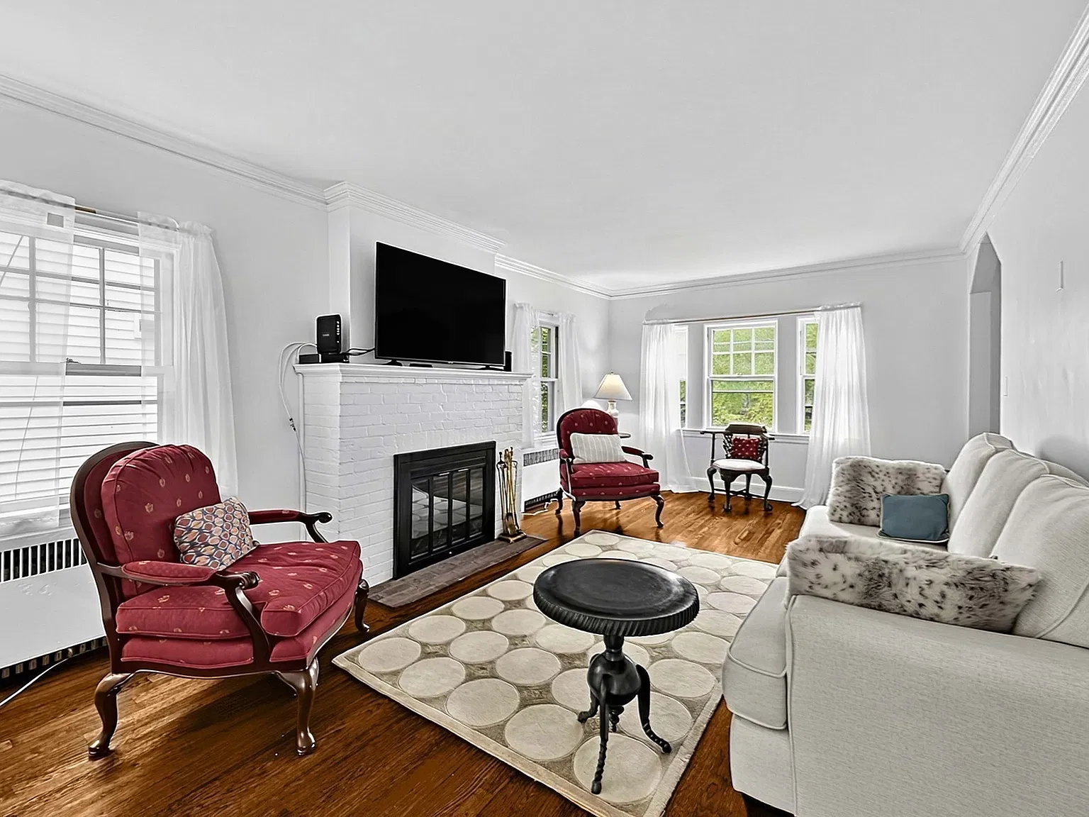 4 bed, 1.5 bath, 1850 sqft, $5,600 — Photo 1