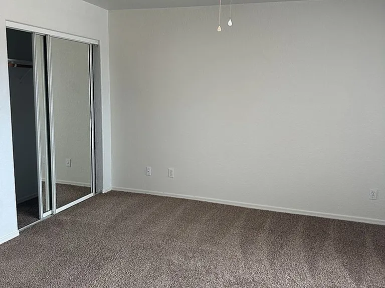 2870 Winterhaven Ct — Photo 17