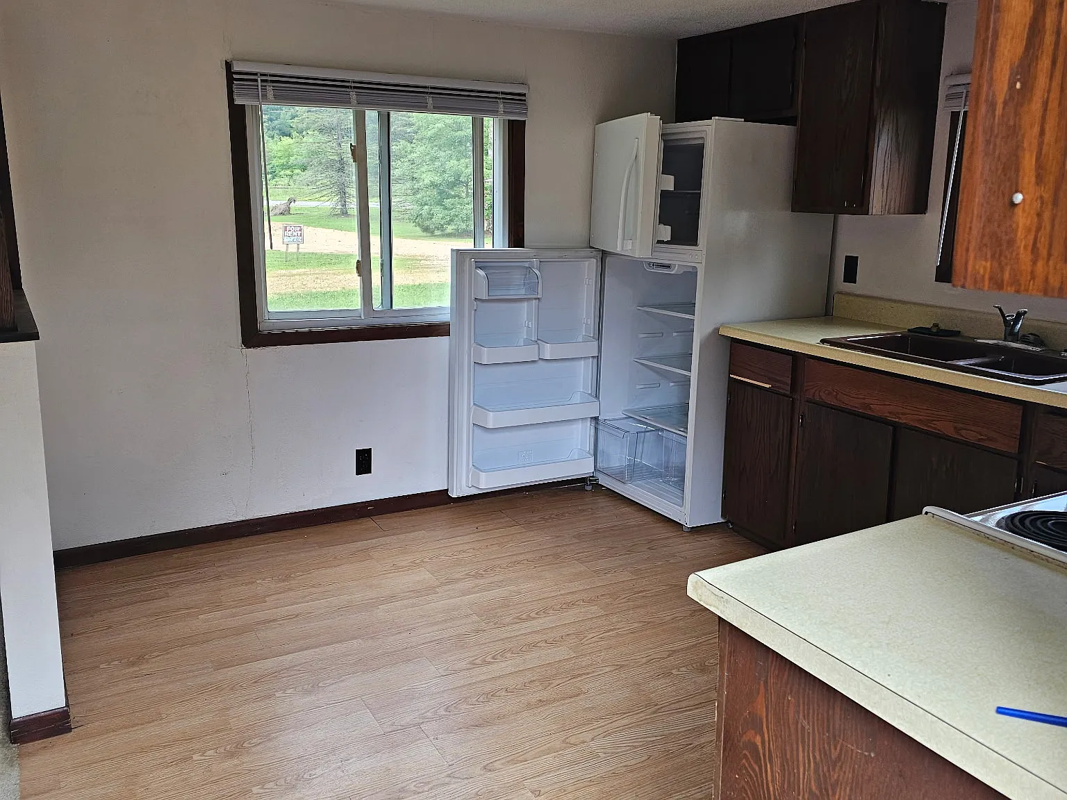 2 bed, 1000 sqft, $875 — Photo 3
