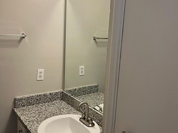 3rd image of 3429 Grinnell St APT B