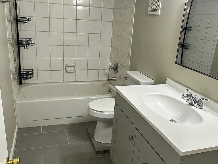 149 Vernon Ave #8 — Photo 5