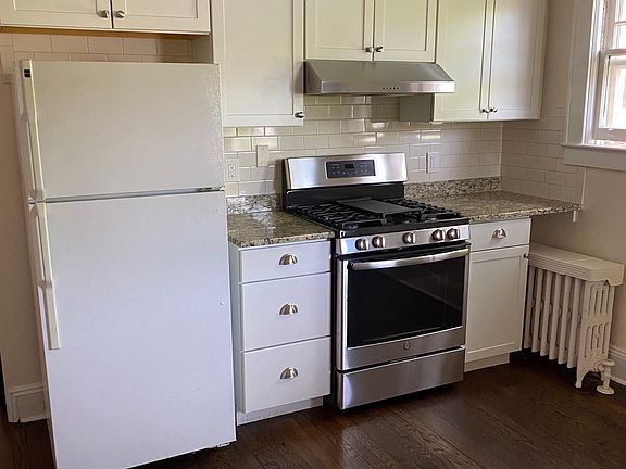 3rd image of 9 Holland Ave