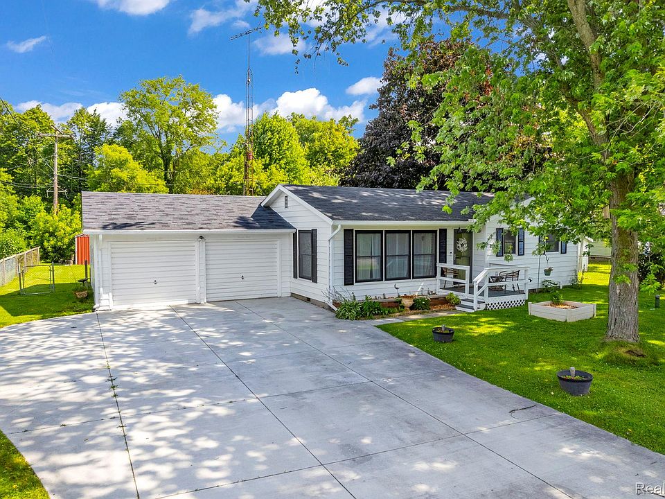 7225 Meadow Ln, Lexington, MI 48450 | MLS #20251016660 | Zillow