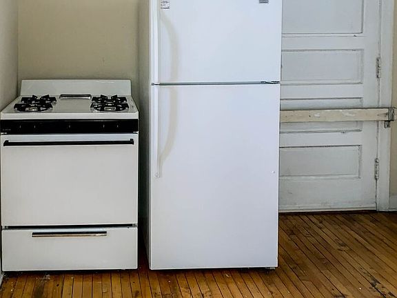 3rd image of 857 W Cornelia Ave APT 1N