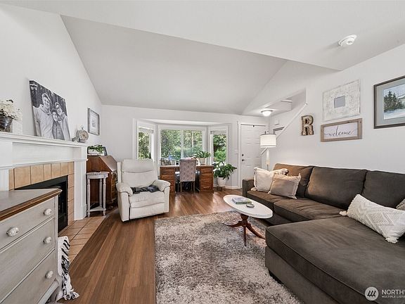 3rd image of 5823 5825 186th Avenue Ct E