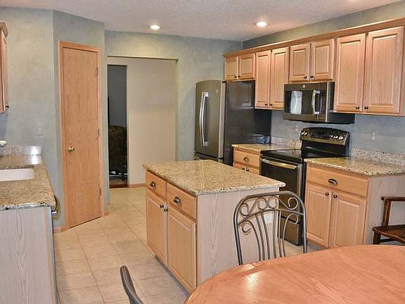 5th image of 9804 White Pine Ln #22