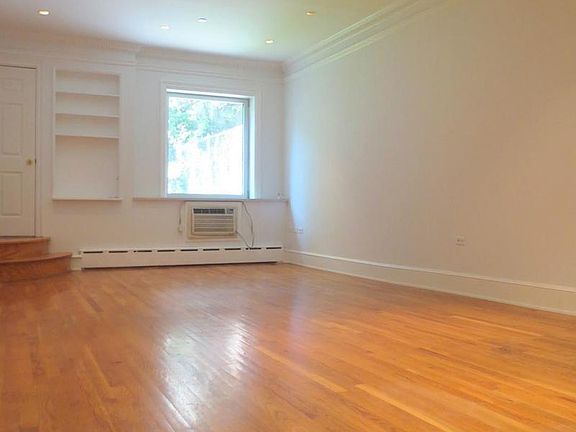 3rd image of 179 Eagle St APT 1