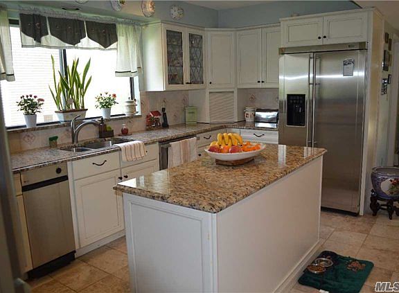 5th image of 43 Crest Hollow Ln