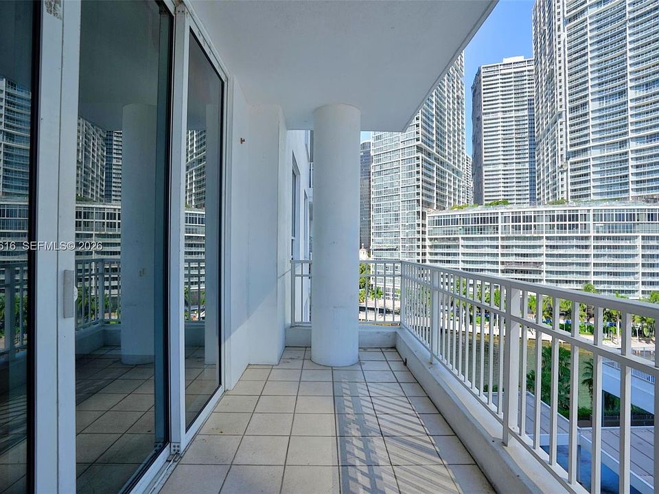 1st image of 801 Brickell Key Blvd APT 906