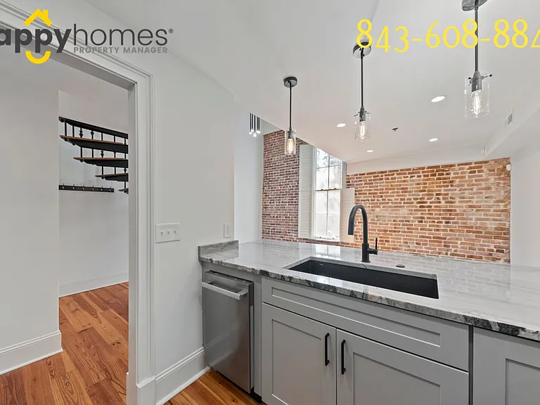 377 King St #201 — Photo 7
