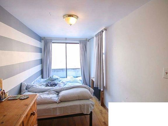 4th image of 109 W 74th St APT 3R