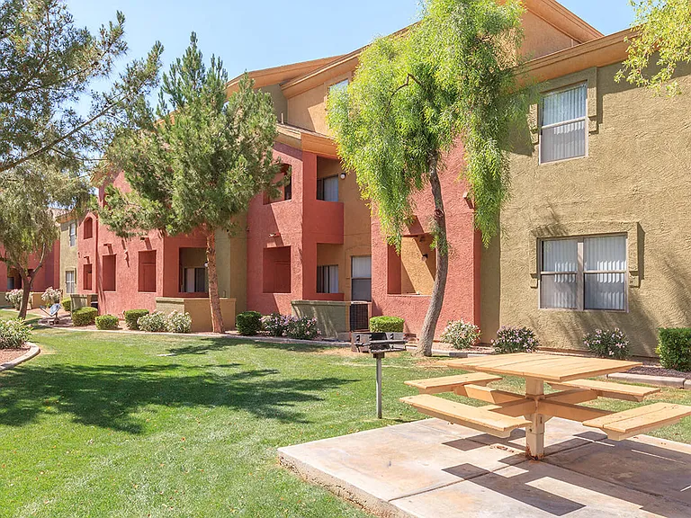 San Lucas Apartments — Photo 21