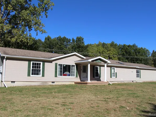 4182 Silver Lake Rd, Linden, MI 48451