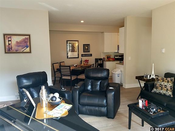 4th image of 61 Lakeshore Ct