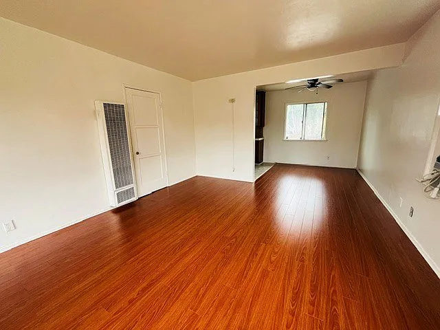 12823 Burbank Blvd — Photo 13
