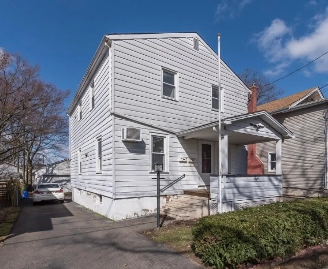 Building Photo - 8 8th Ave #2