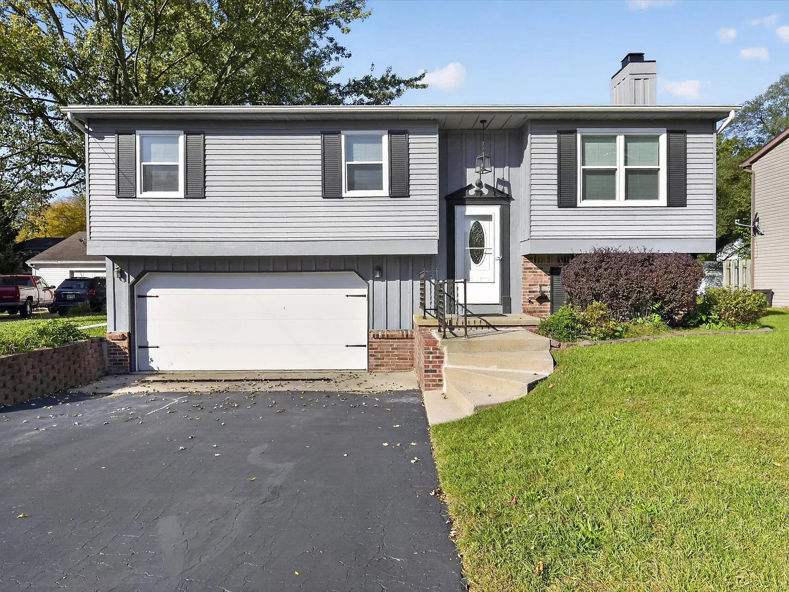 3 bed, 1.5 bath, 1584 sqft, $2,300 — Photo 1