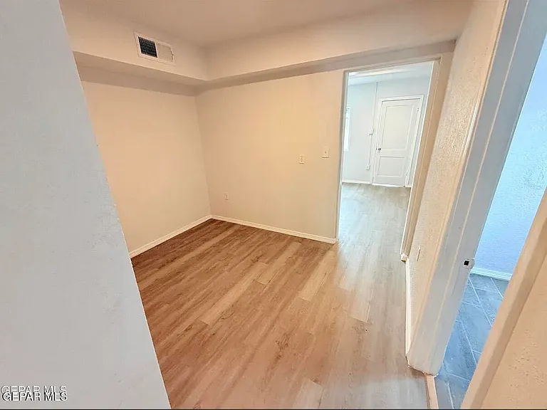 5658 Dailey Ave — Photo 10