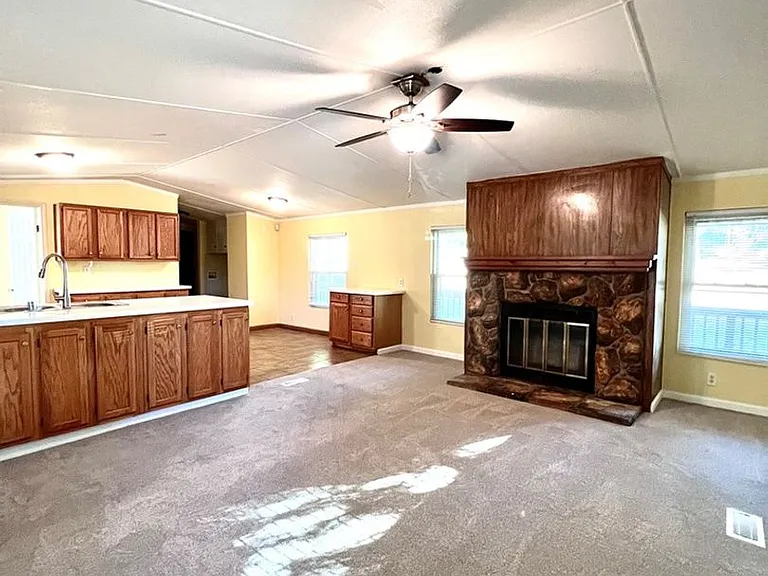 114 Candlelite Dr — Photo 2