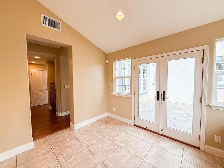 342 Stanforth Ct — Photo 12