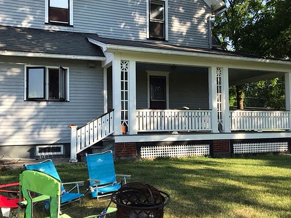 Wrap-around porch side