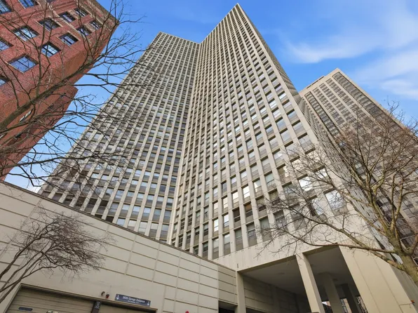 2626 N Lakeview Ave APT 3206, Chicago, IL 60614