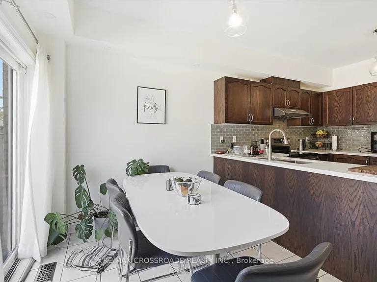 8 Culver Ln — Photo 12
