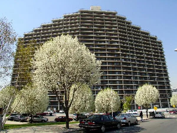 2540 Shore Blvd Unit 4M