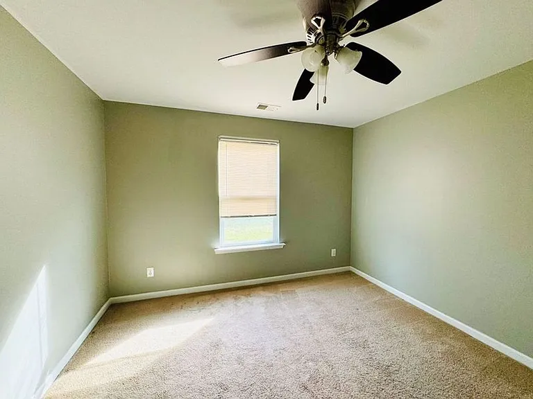 623 Hogan Dr — Photo 16