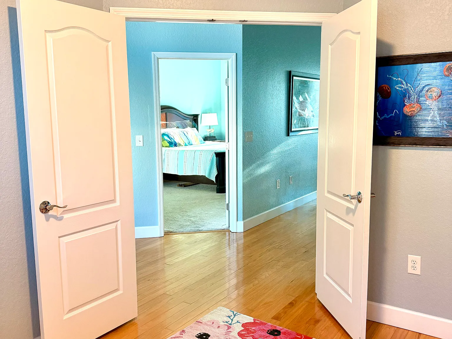 5 bed, 2290 sqft, $3,999 — Photo 4