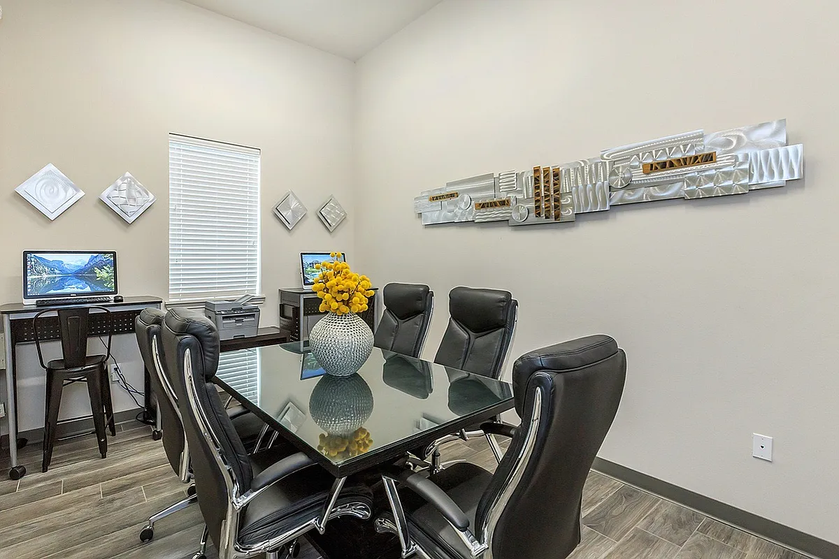 Business Center - Greenpoint Urban Living