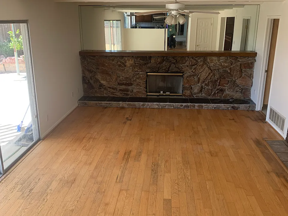 228 W Avenida De Las Flores