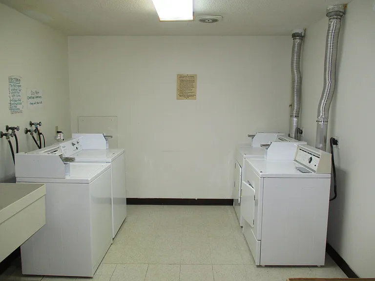 324 Front St — Photo 3