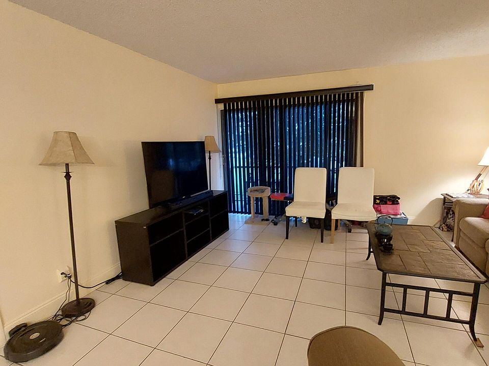 1st image of 430 Commodore Dr APT 212