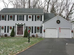 28 Miller Farm Rd, Plantsville, CT 06479