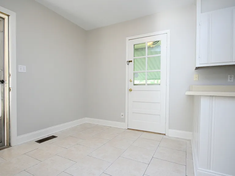 407 Warner St NW — Photo 5