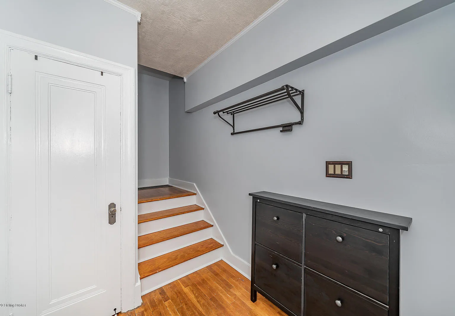 2 bed, 1.0 bath, 1100 sqft, $1,450 — Photo 2