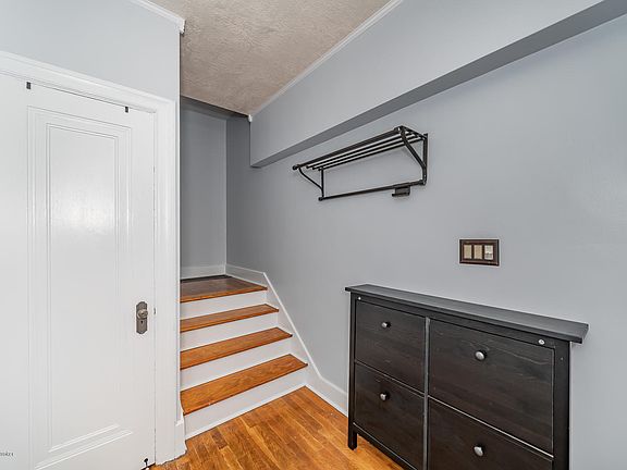 2nd image of 2011 Woodbourne Ave #2