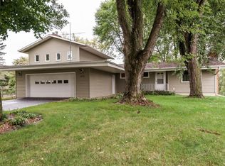 2075 Lenwood Dr SW, Rochester, MN 55902